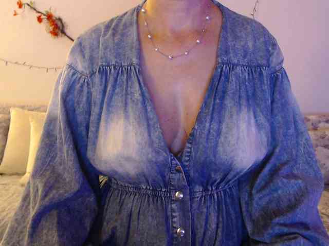 goodSnowQueen webcam