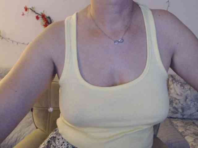 goodSnowQueen webcam