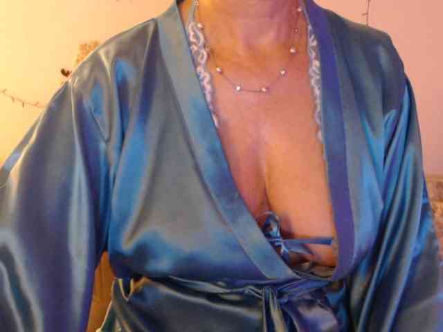 goodSnowQueen webcam