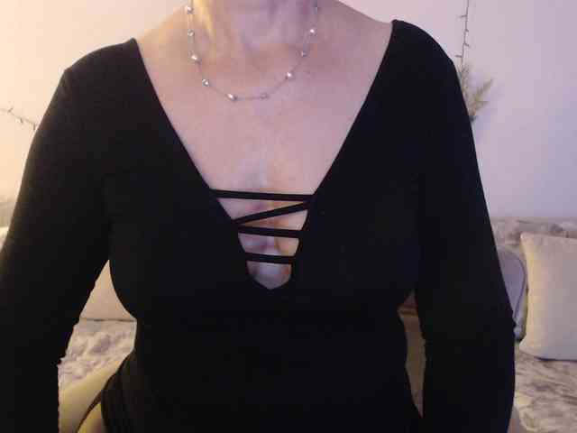 goodSnowQueen webcam