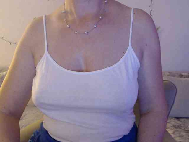 goodSnowQueen webcam