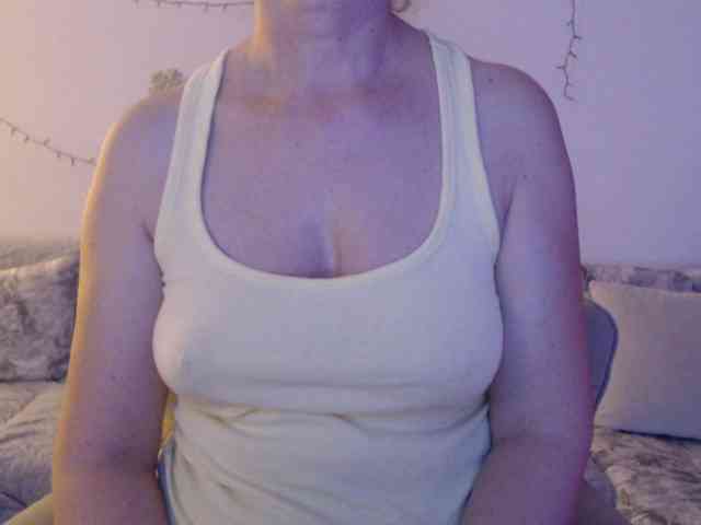 goodSnowQueen webcam