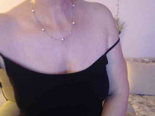 goodSnowQueen webcam