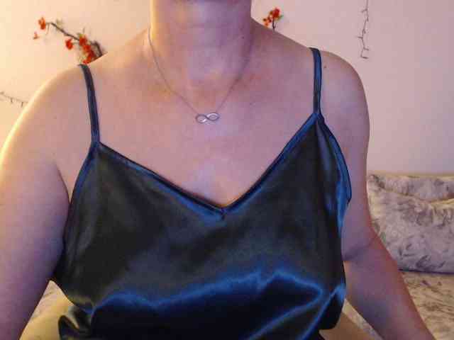 goodSnowQueen webcam