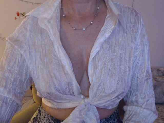 goodSnowQueen webcam
