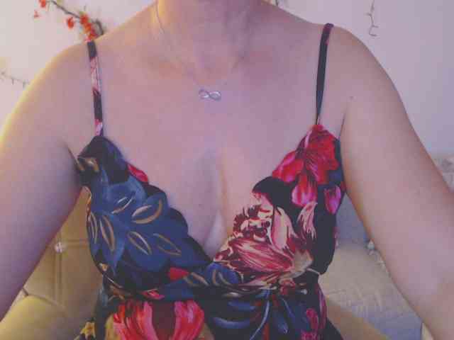 goodSnowQueen webcam