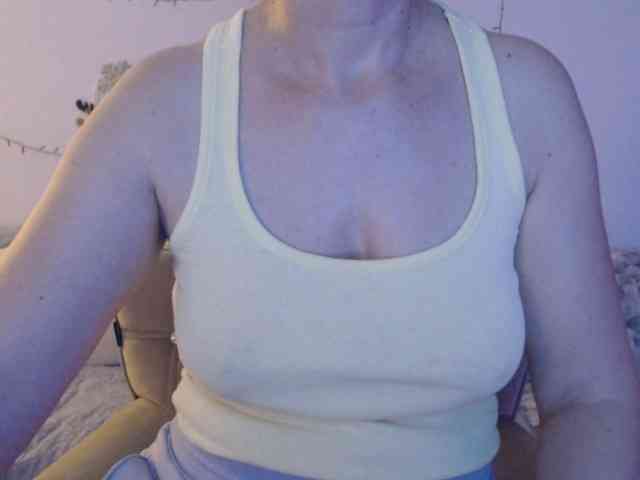 goodSnowQueen webcam