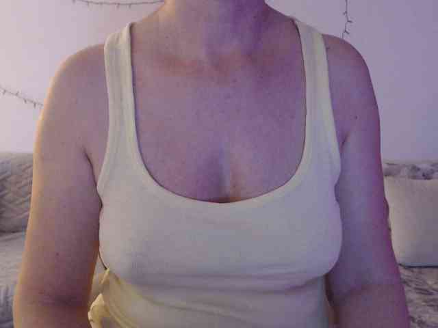 goodSnowQueen webcam