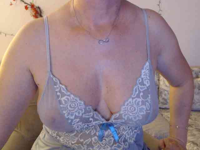 goodSnowQueen webcam