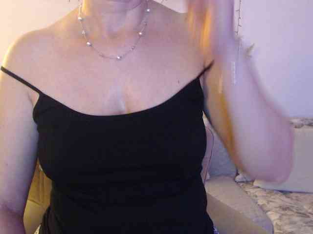 goodSnowQueen webcam