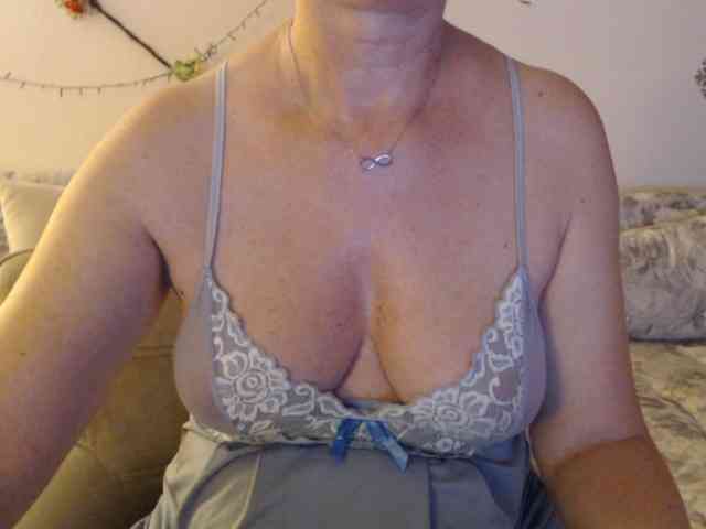 goodSnowQueen webcam