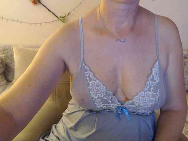goodSnowQueen webcam