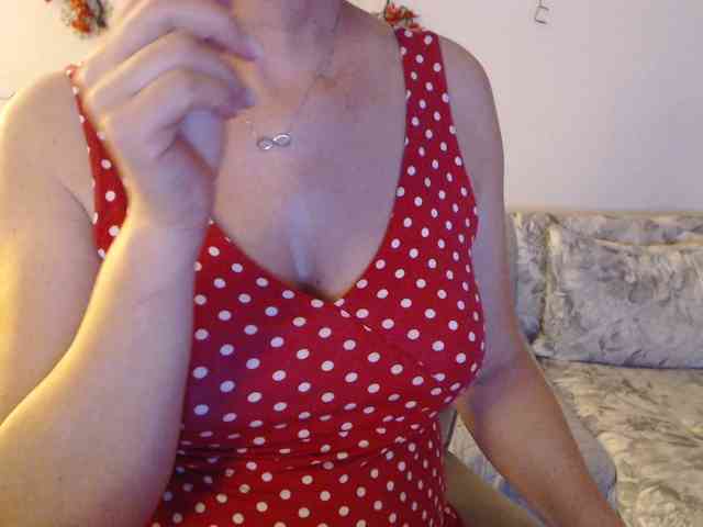 goodSnowQueen webcam