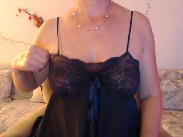 goodSnowQueen webcam