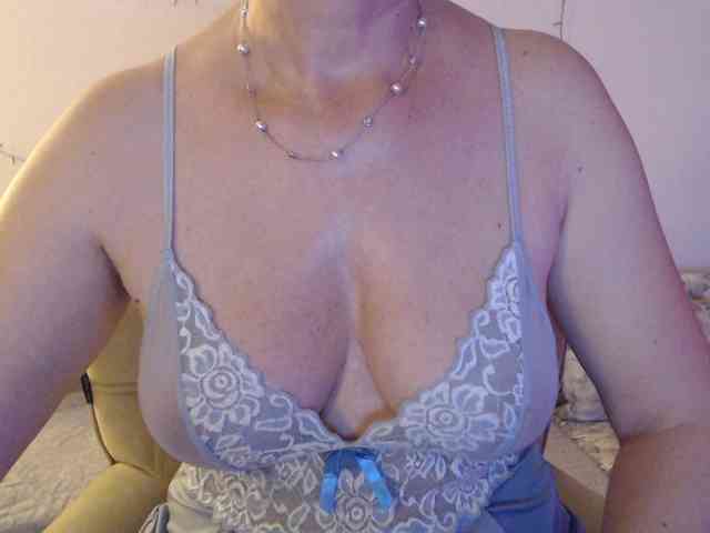 goodSnowQueen webcam