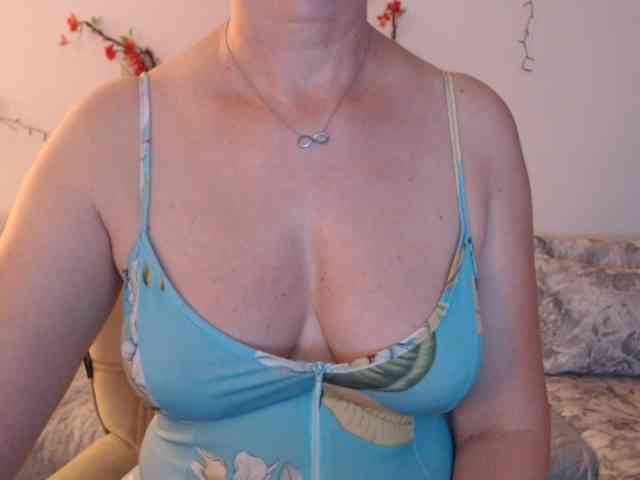 goodSnowQueen webcam