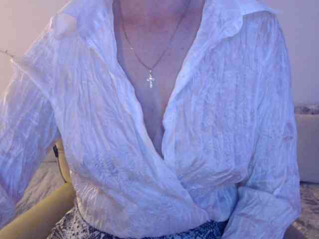 goodSnowQueen goodSnowQueen