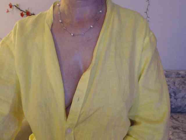 goodSnowQueen webcam