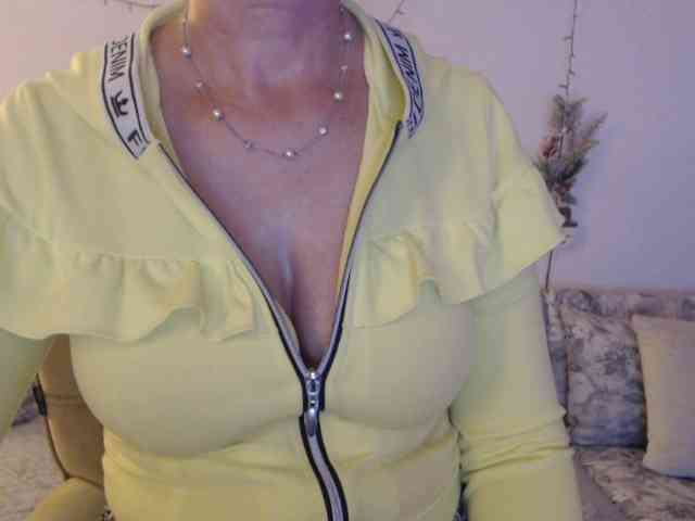 goodSnowQueen webcam