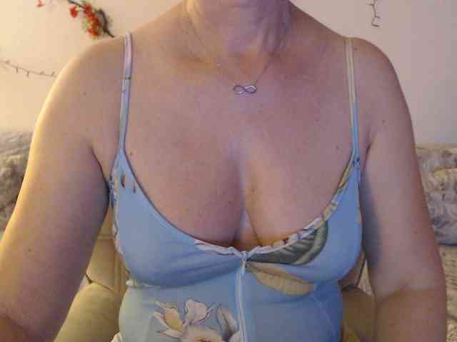 goodSnowQueen webcam