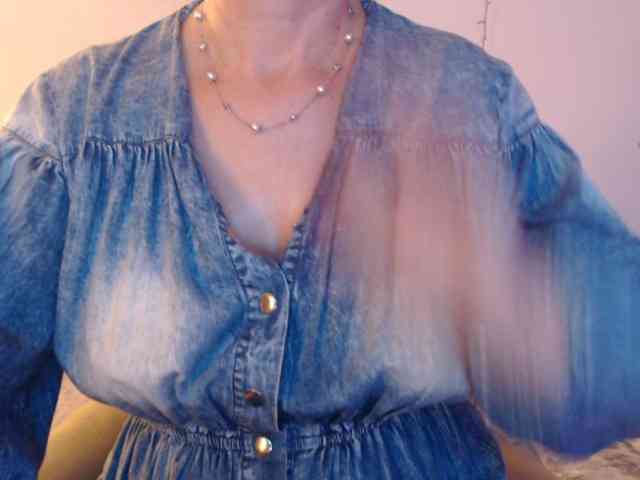 goodSnowQueen webcam