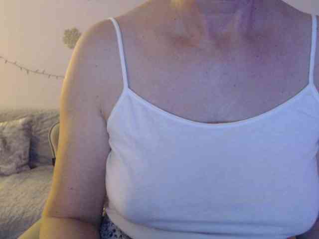 goodSnowQueen Live Webcam on BongaCams