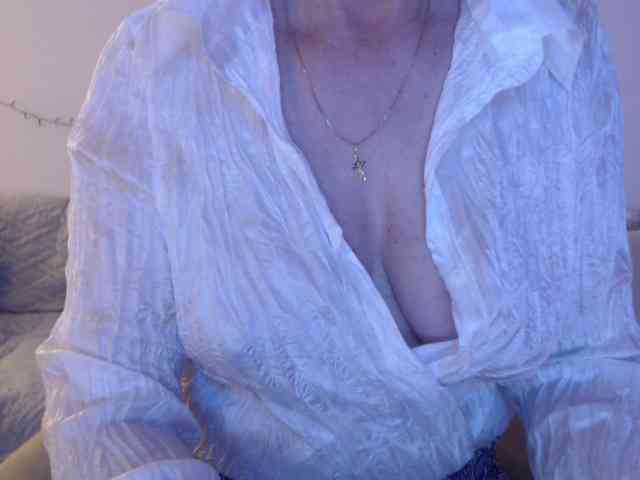 goodSnowQueen Live Webcam on BongaCams