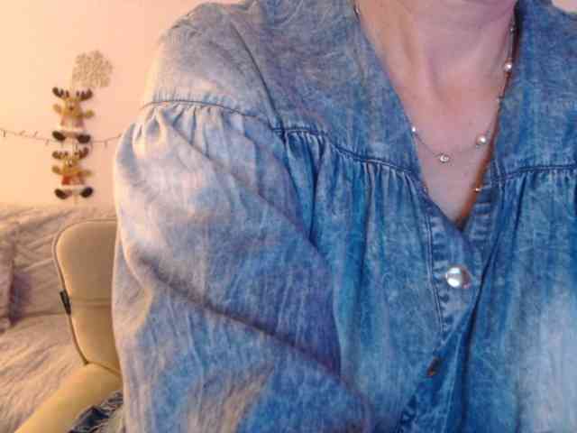 goodSnowQueen webcam