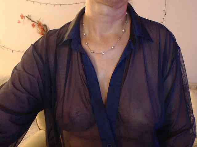 goodSnowQueen webcam