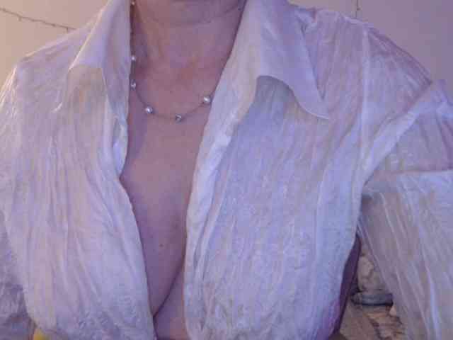 goodSnowQueen webcam