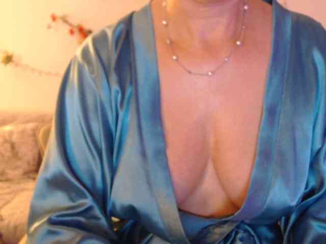 goodSnowQueen webcam