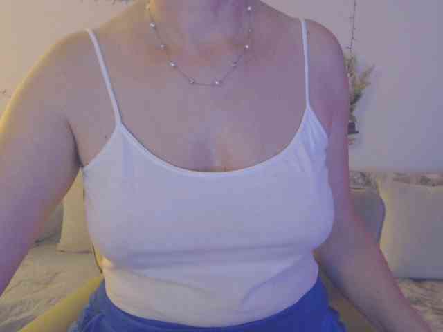 goodSnowQueen webcam