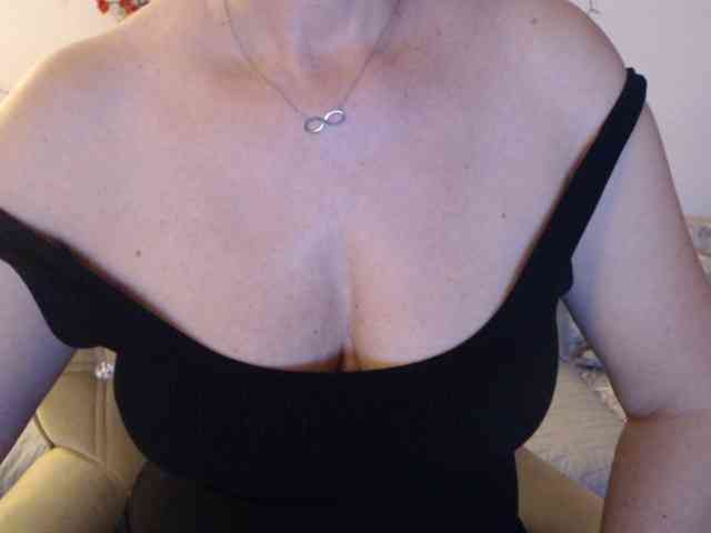 goodSnowQueen webcam