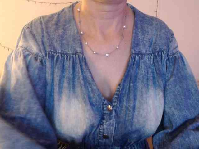 goodSnowQueen webcam