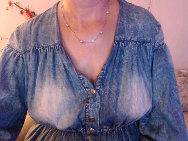 goodSnowQueen webcam