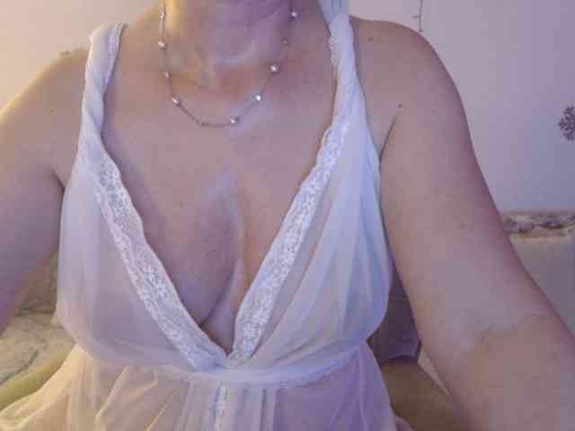 goodSnowQueen webcam