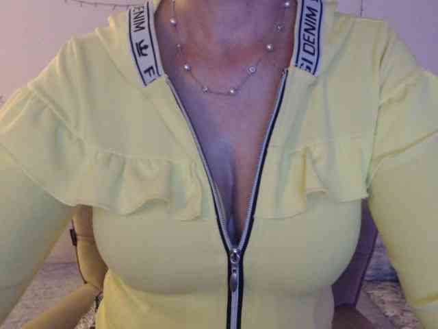 goodSnowQueen webcam