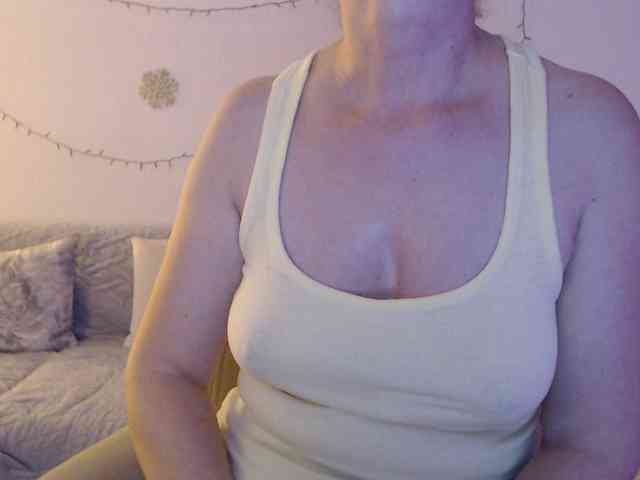 goodSnowQueen webcam