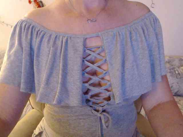 goodSnowQueen webcam
