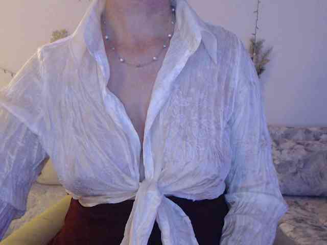 goodSnowQueen webcam