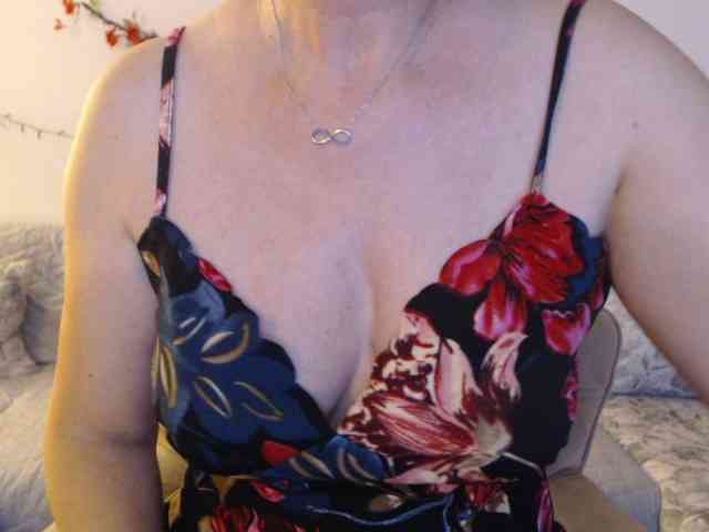 goodSnowQueen webcam