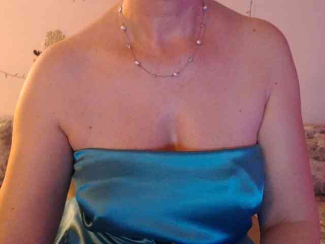 goodSnowQueen webcam