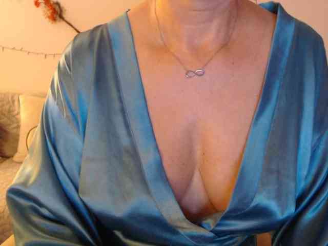 goodSnowQueen webcam