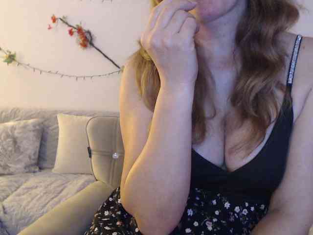 goodSnowQueen webcam