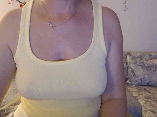 goodSnowQueen webcam