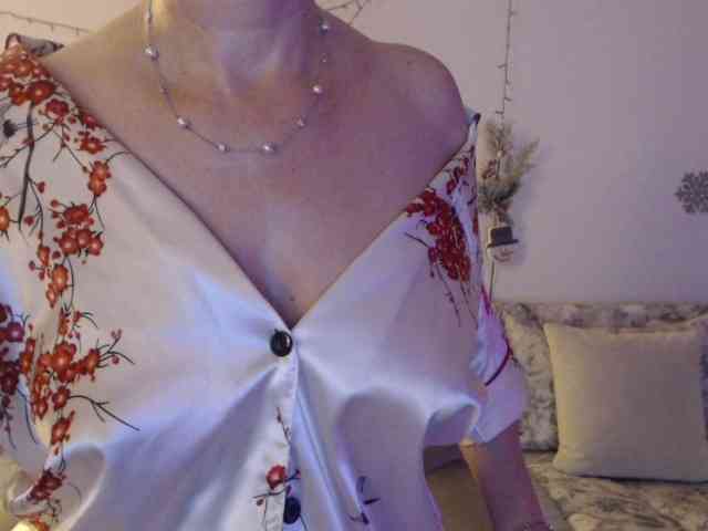 goodSnowQueen webcam