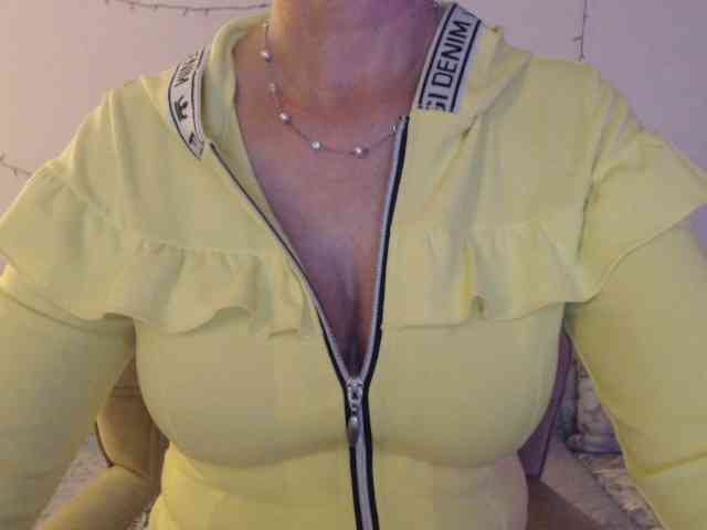 goodSnowQueen webcam