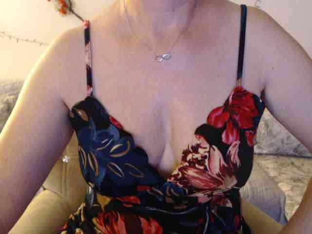 goodSnowQueen webcam