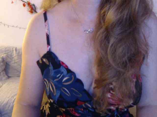 goodSnowQueen webcam