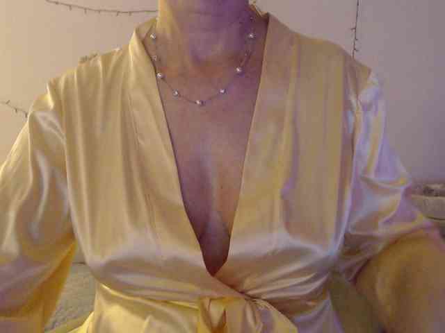 goodSnowQueen webcam